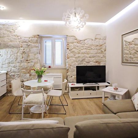 Apartment White Stone - Diocletian Palace Спліт Екстер'єр фото